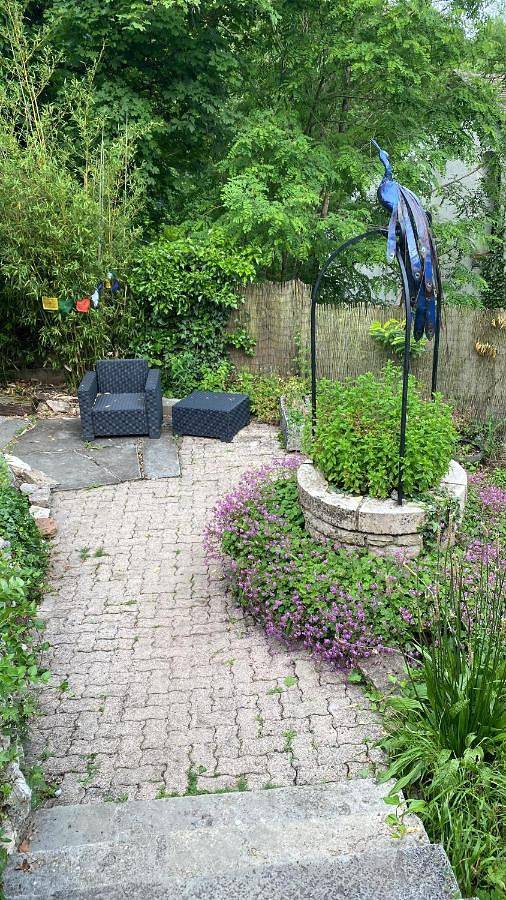 Location de vacances pour 2 personnes, avec terrasse et jardin ainsi que piscine et vue à Plombières-lès-Dijon - 4