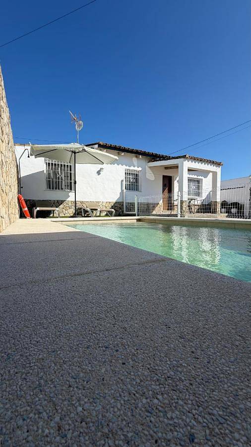 Chalet para 4 personas, con Jacuzzi y Terraza además de Jardín y Piscina en La Janda