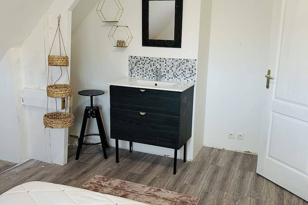 Chambre Dhôtes Chez Lhabitant in Démouville, Caen region