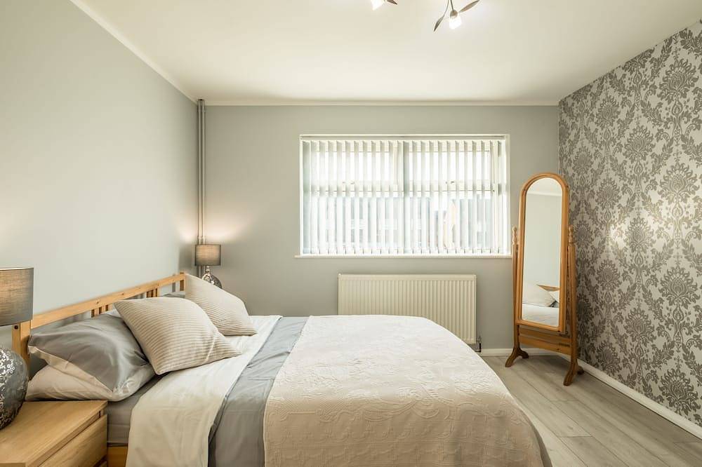 Wetherne House w/Parking & Self Checkin near L&D Hospital, Cul De Sac in Luton, Chiltern Hills