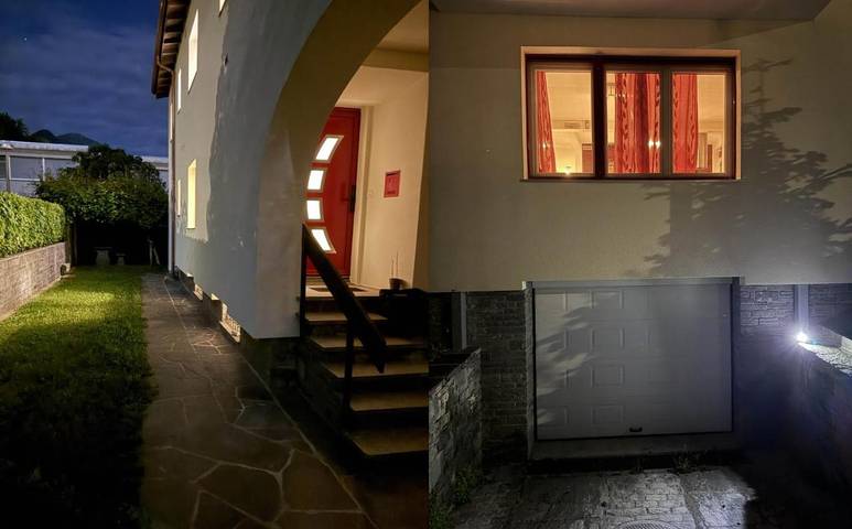 B&B für 4 Personen, mit Balkon und Terrasse sowie Garten und Ausblick in Losone