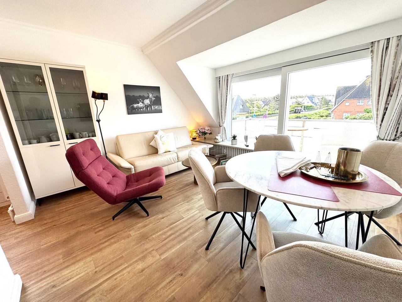 Ganze Wohnung, Schöne Ober- und Dachgeschoss-Wohnung mit Süd-Balkon in modernem Stil in Nordfriesische Inseln (Schleswig-Holstein), Wenningstedt