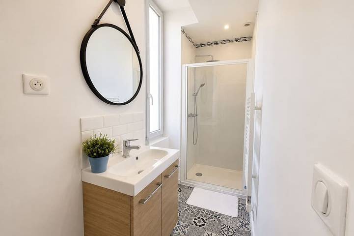 Entire apartment, Charming, quiet one-bedroom apartment with private in Angoulême, Charente