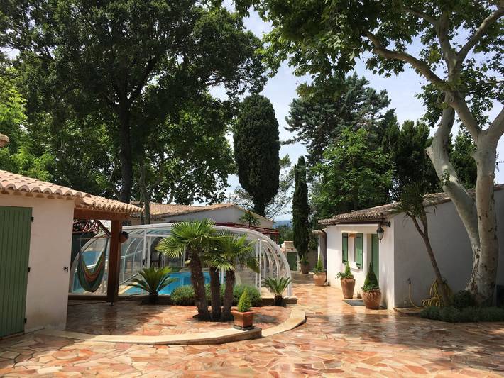 Location de vacances pour 8 personnes, avec jardin ainsi que terrasse et piscine à Uzès - 3