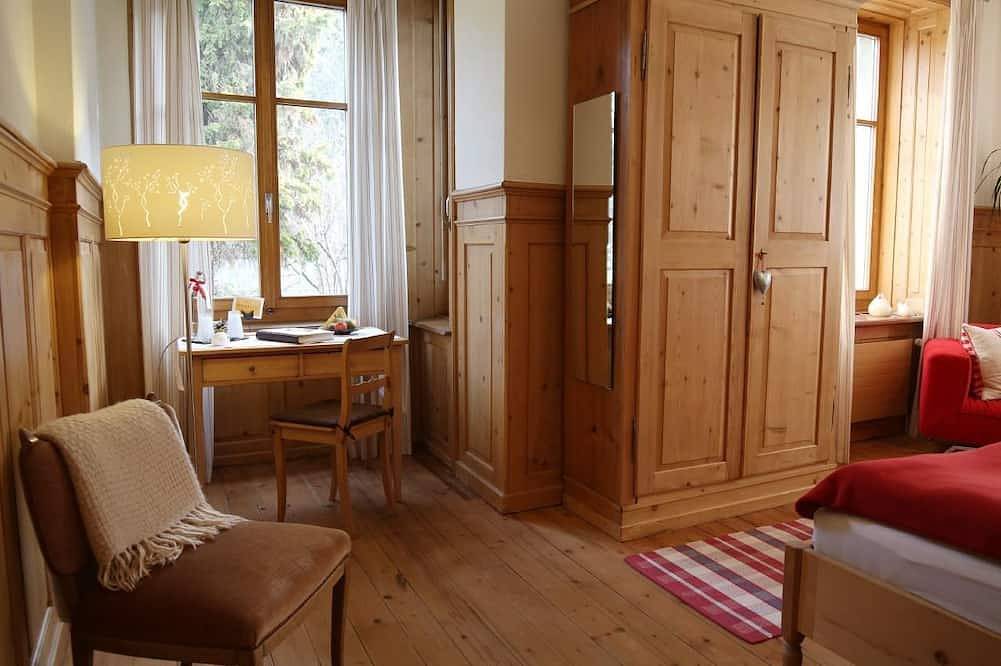 Ganze Wohnung, Stilvolle 1.5-Zi-Ferienwohnung in Jugendstil-Villa in Chur, Plessur Alpen