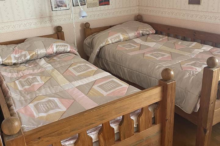 Gut ausgestattetes Sommerhaus nahe Strand, bestehend aus drei Häusern. 10 Betten. in Lilla Frö, Öland