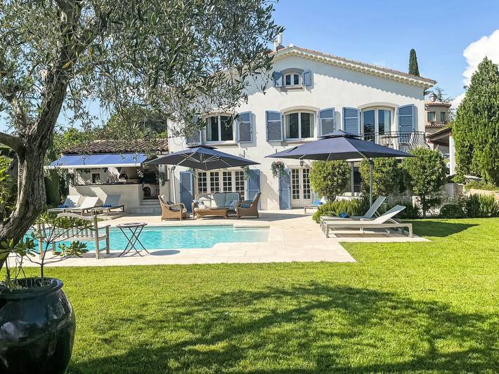 Ferienhaus für 8 Personen, mit Balkon und Terrasse sowie Garten und Ausblick in Mougins