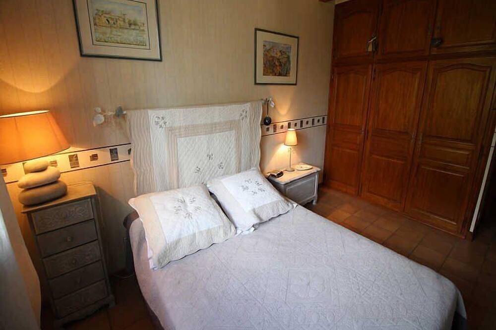 Vacation villa in Bagnols-sur-Cèze, Gard, private pool, pool house, pets allowed (1). in Bagnols-sur-Cèze, Nimes region
