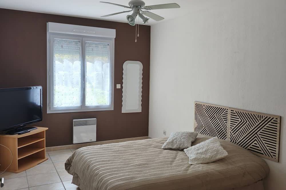 Entire apartment, Apartment cozy2 bedrooms ideal stay Provence in Saint-Martin-de-Crau, Mediterranean Coast (France)