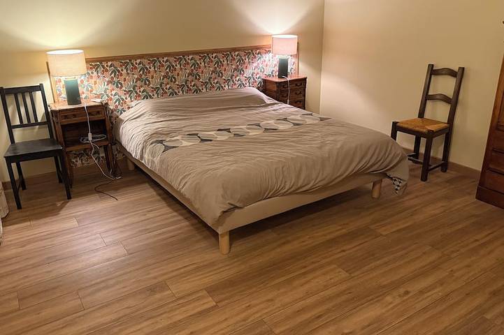 Sheepfold / Provençal farmhouse—perfect for family and friends (sleeps 13), air-conditioned, 200 m² in Bollène, Vaucluse