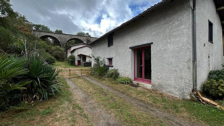 Location de vacances pour 5 personnes, avec jardin dans La Chapelle-Bertrand