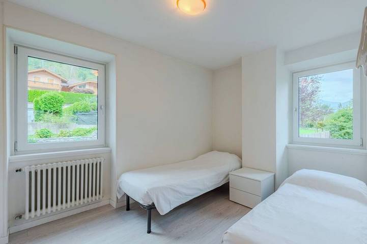 Appartamento intero, Bellissimo appartamento per 5 ospiti con WIFI, TV, patio e vista panoramica in Strembo, Alpi dell'Adamello e della Presanella
