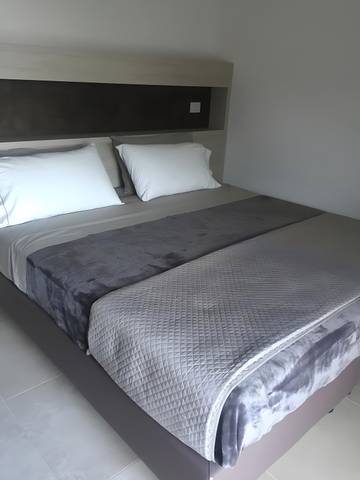 Ferienwohnung für 2 Personen, mit Seeblick und Garten in Tenno