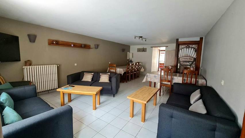 Location de vacances pour 12 personnes, avec jardin et vue à Les Hautes-Rivières