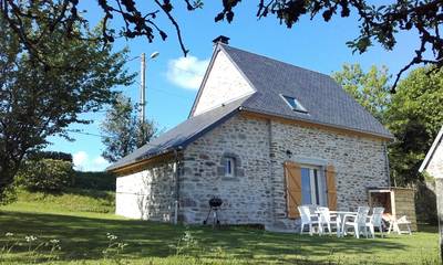 Gîte pour 4 personnes, avec jardin à Avèze