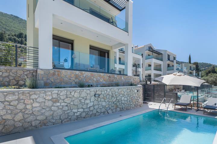 Vacation rental for 6 people, with yard in Lefkada