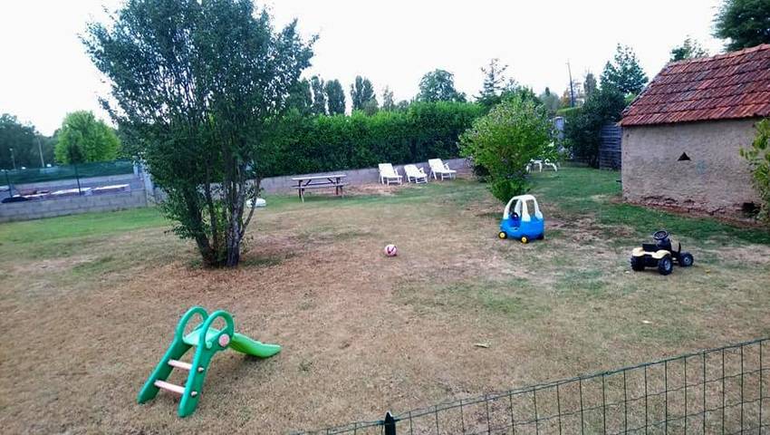 Location de vacances pour 10 personnes, avec Jardin à Dompierre-sur-Besbre - 2