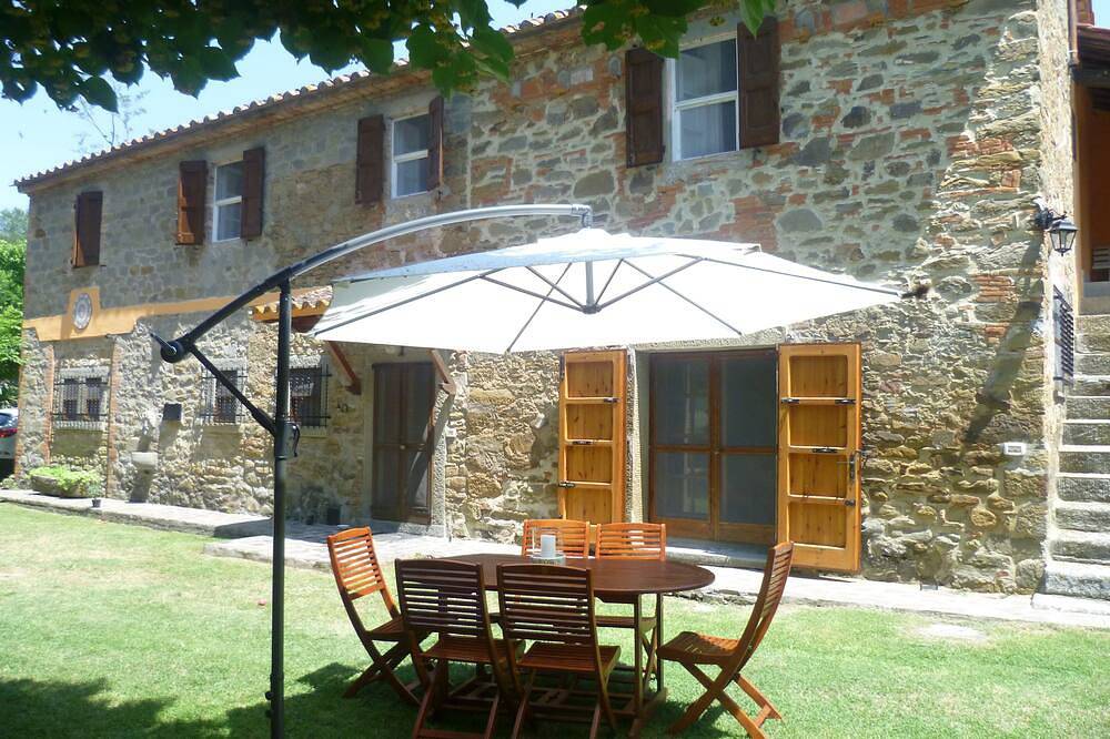 Ancient villa with pool and park in total privacy in Tuoro sul Trasimeno, Lake Trasimeno