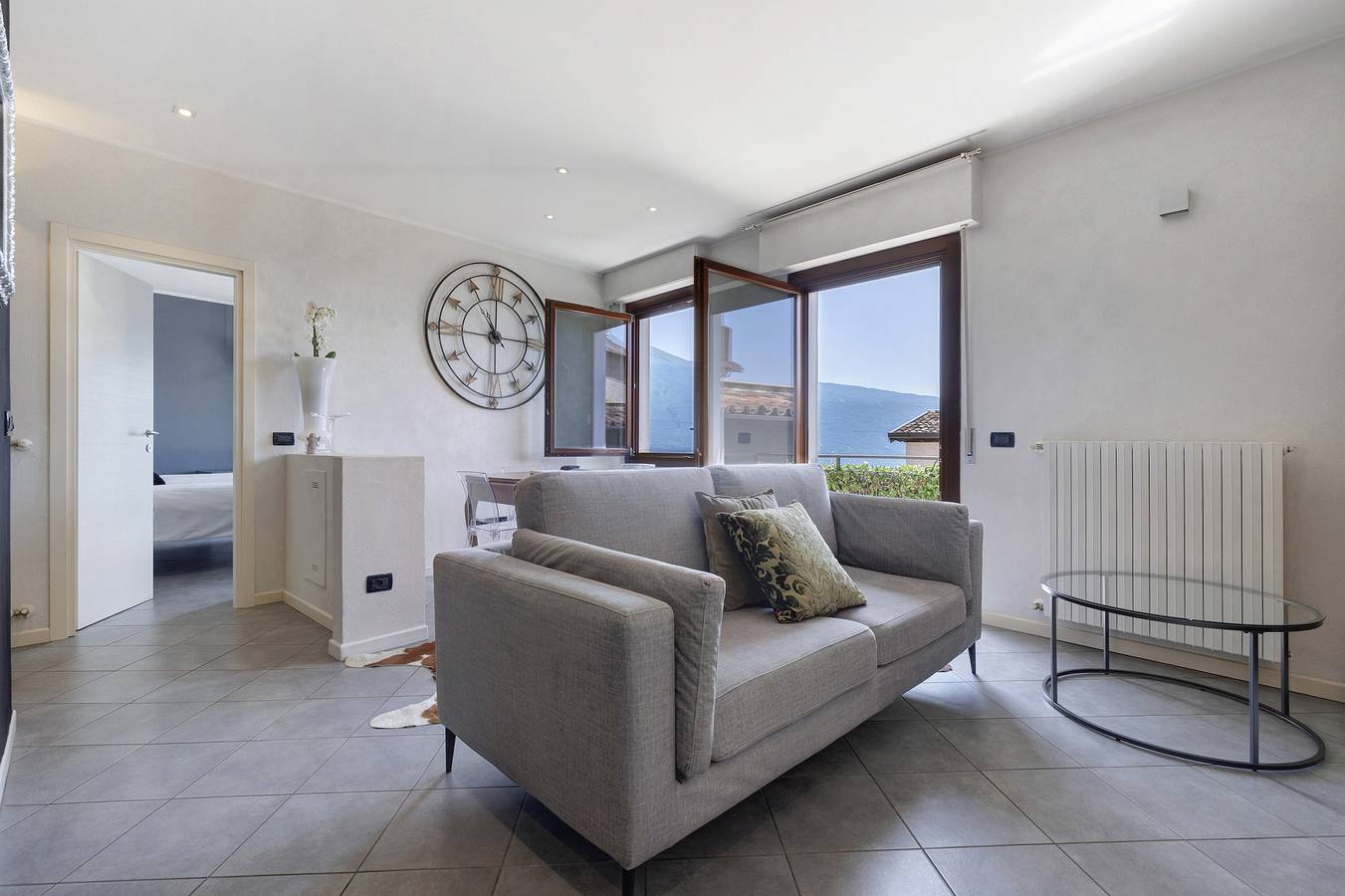 Ganze Wohnung, Ferienwohnung 'Il Campanile' mit Blick auf den See, Wi-Fi und Klimaanlage in Oldesio, Tignale