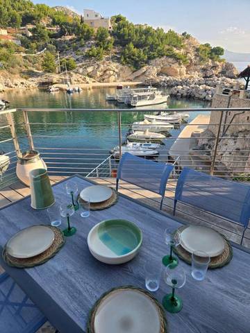 Gîte pour 6 personnes, avec vue et terrasse, animaux acceptés dans Niolon