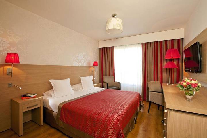 Appart’hôtel pour 2 personnes, avec Terrasse et Jardin à Évry