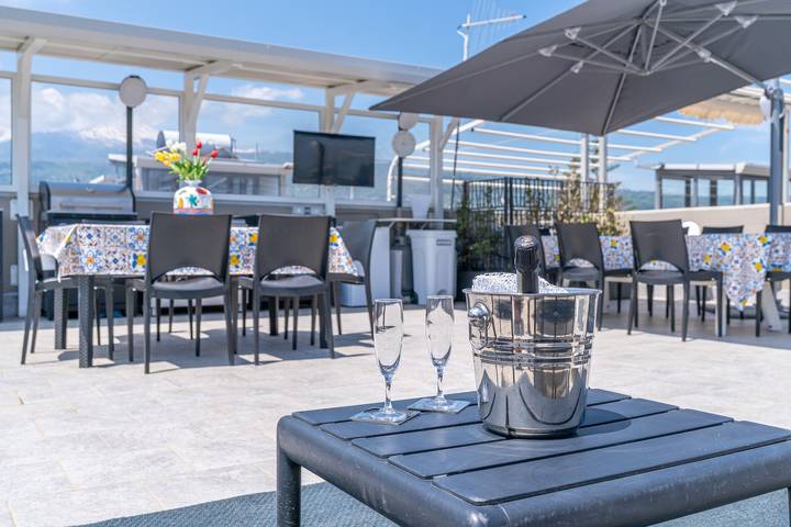 Ganze Wohnung, Ferienwohnung 'La Dolce Vita - Panoramico' mit Meerblick, Wlan und Klimaanlage in Fondachello, Mascali