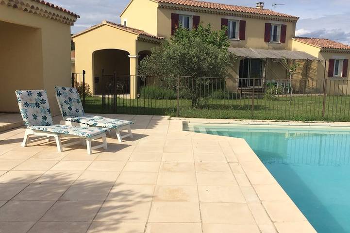 Ferienhaus für 8 Personen, mit Terrasse und Garten in Rasteau