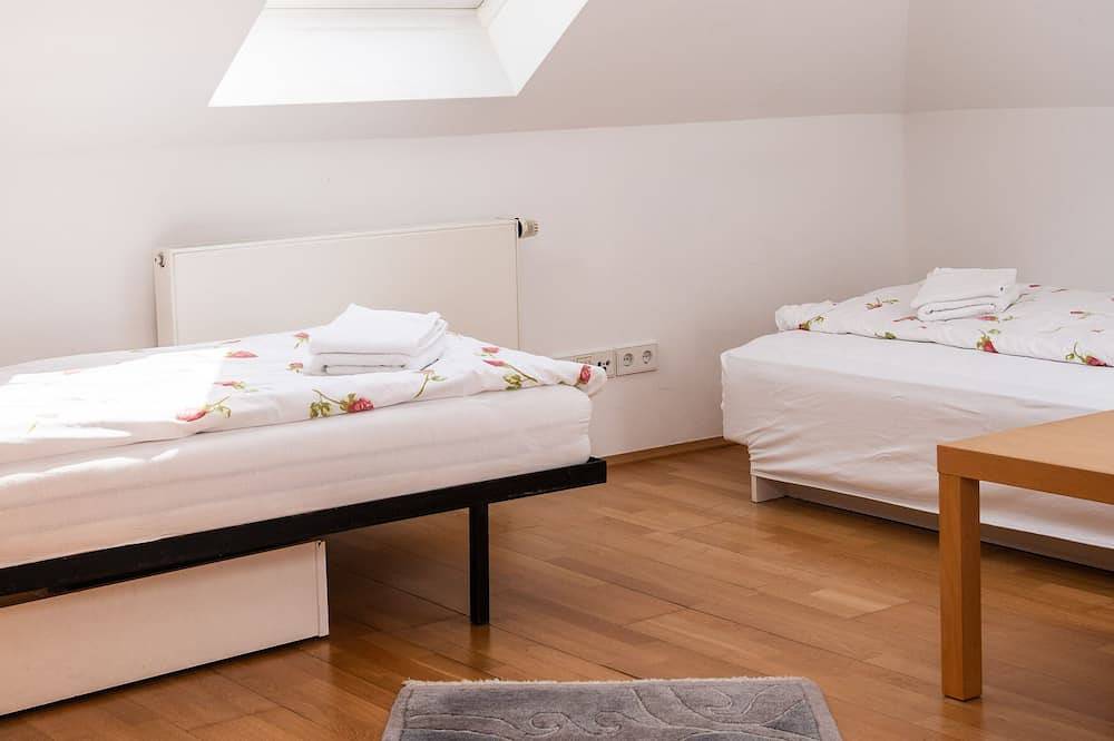 Ganze Wohnung, Großzügige Ferienwohnung am Elbhang - direkt am Blauen Wunder in Loschwitz, Dresden