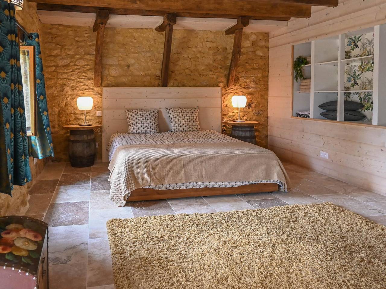 Rustique maison de campagne avec cour et bainspa in Montcabrier, Quercy