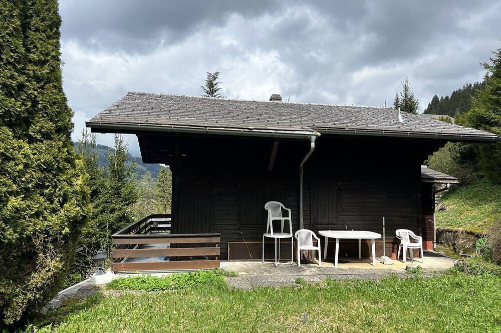 Swiss chalet, in a quiet, not overlooked, 10min of the famous Black Lake ! in Schwarzsee, Plaffeien