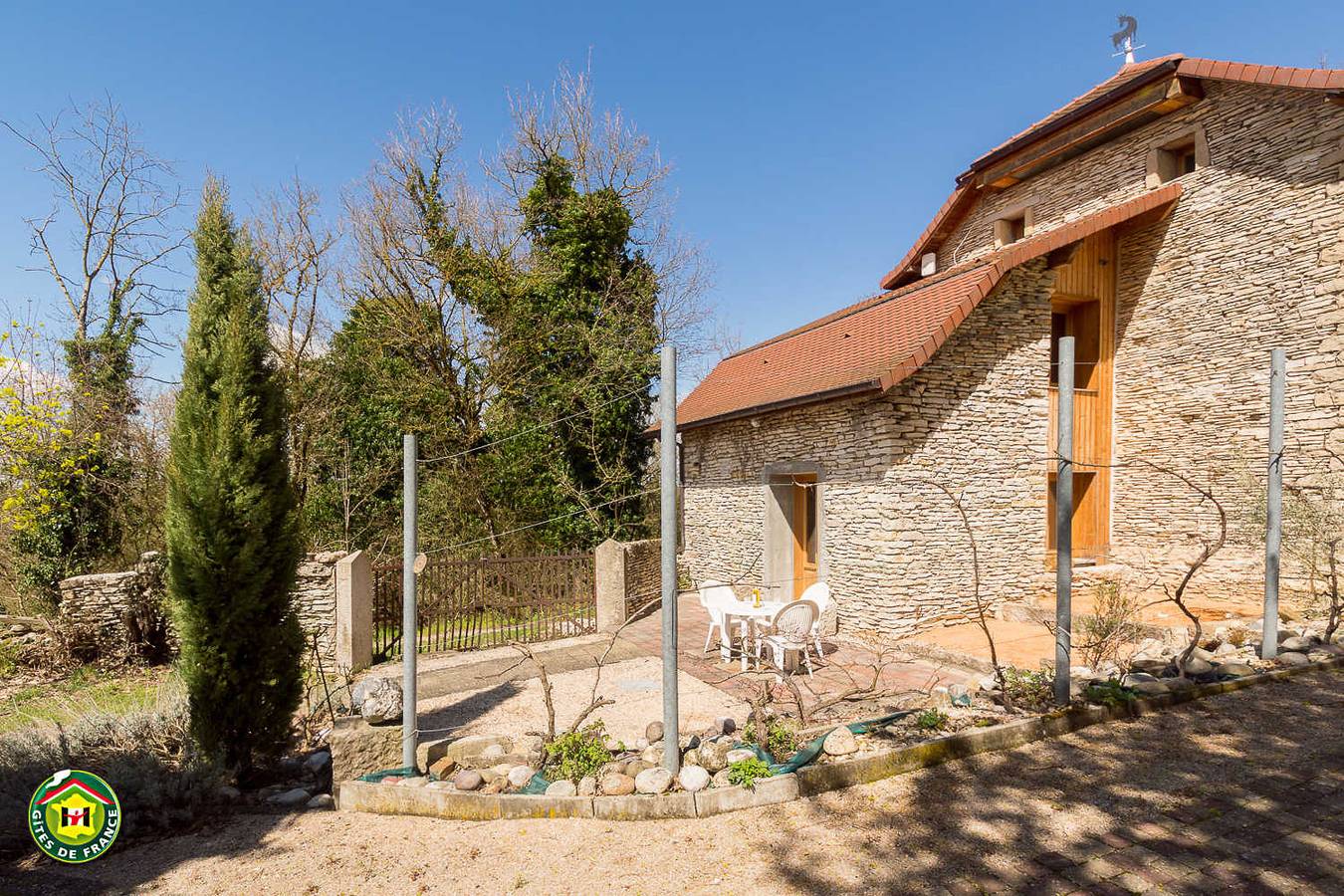 Gîte für 2 Personen mit Terrasse in Bouvesse-Quirieu, La Tour-du-Pin und Umgebung