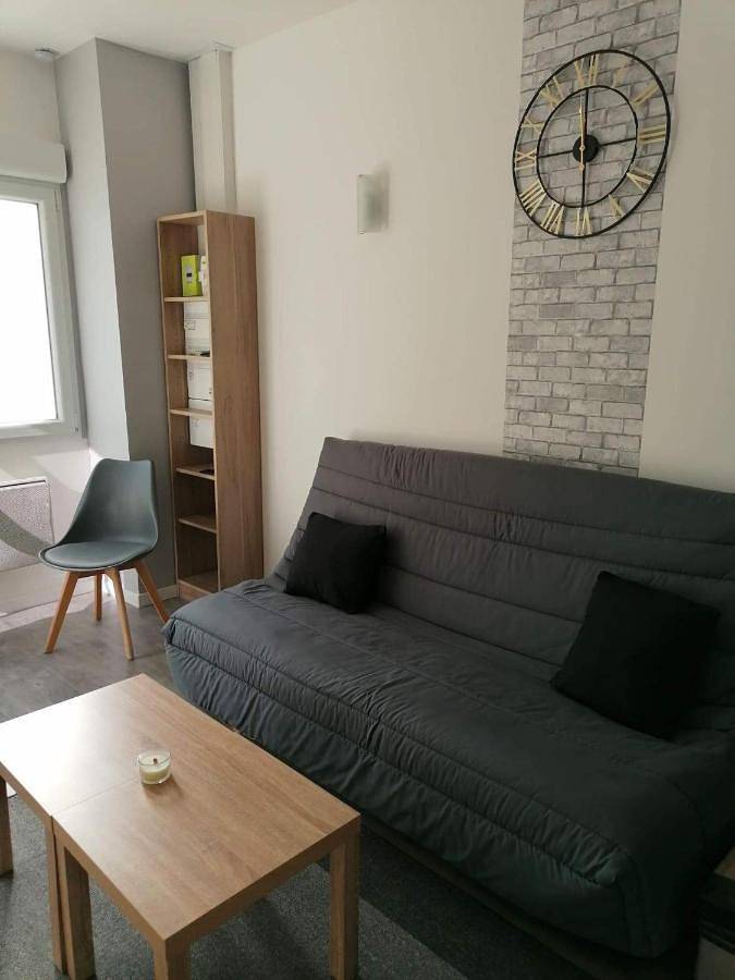Appartement entier, One-Bedroom Apartment in Noyant, Vallée de la Loire