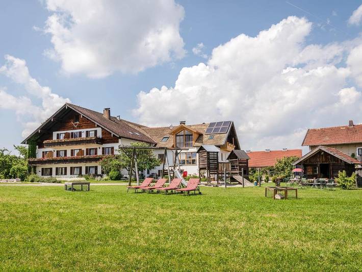 Ferienwohnung für 3 Personen, mit Balkon und Terrasse sowie Garten und Seeblick
