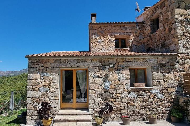 Gîte pour 4 personnes, avec jardin et terrasse, animaux acceptés à Arbellara