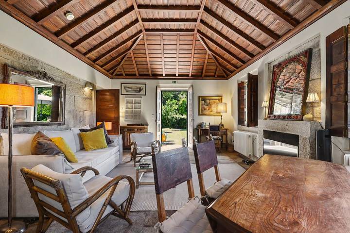 Charming Hillside Retreat with Pool, Mountain Views, and Garden in Fornelos e Queijada, Viana do Castelo District