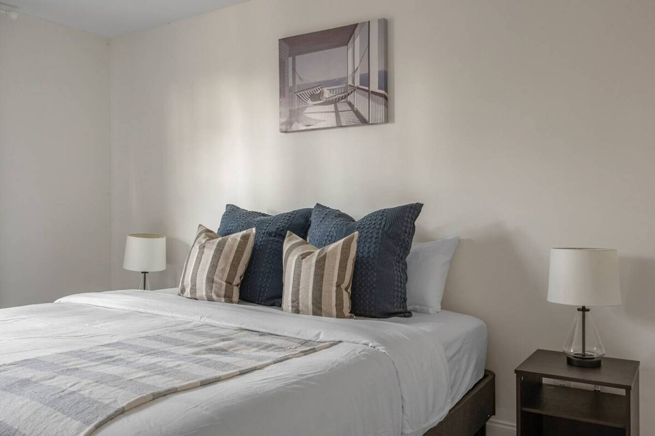 Entire apartment, 1 King 2 Queens | Garage | Yard | Washer & Dryer in Nashville, Old Hickory Lake