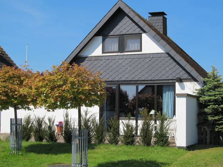 Ferienhaus für 4 Personen, mit Terrasse und Garten in Neukirchen
