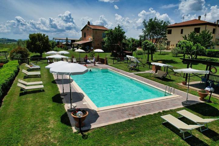 Agriturismo per 2 persone, con Terrazza e Giardino nonché Piscina e Panorama a Castiglion Fiorentino