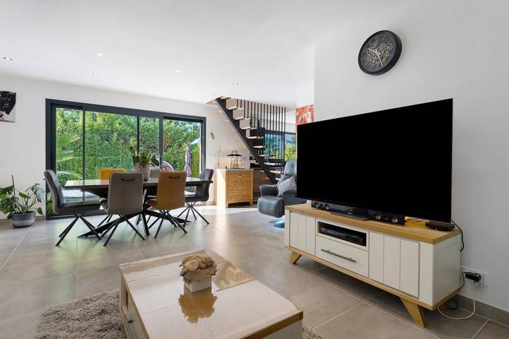 Villa « Harmonie » con piscina privada, Wi-Fi y aire acondicionado in Bagnols-sur-Cèze, Region de Nimes