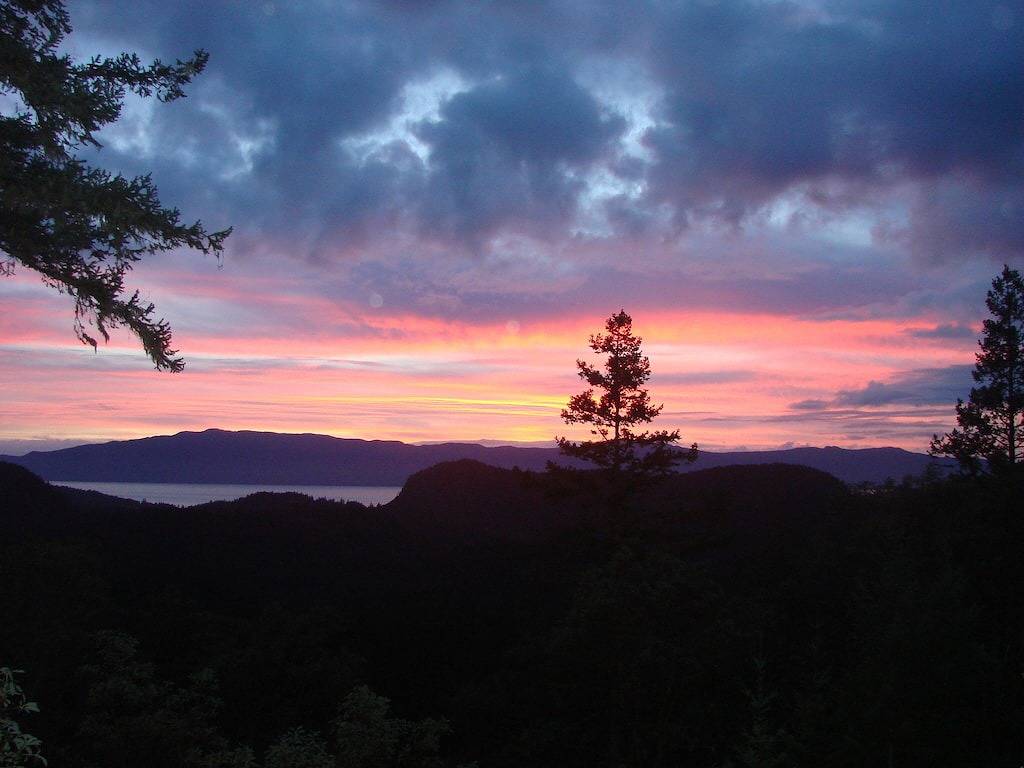 Log Home, eine spektakuläre Aussicht, in einer Gegend, umgeben von Seen in Sunshine Coast Regional District