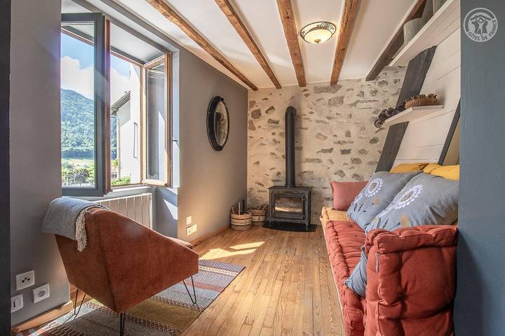 Gîte pour 4 personnes, avec Terrasse à Pinsot