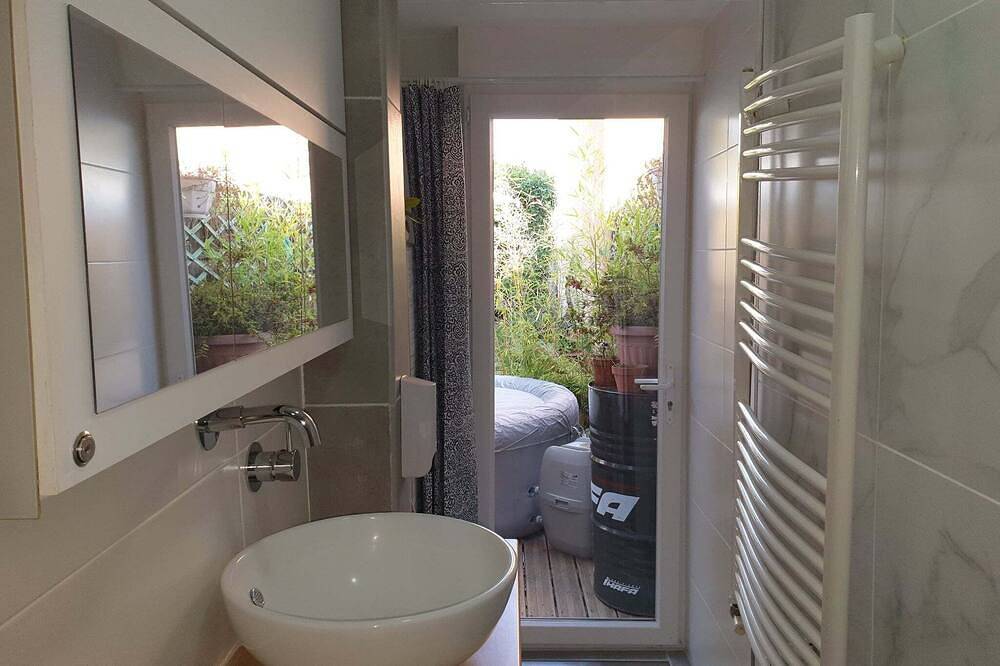 Appartement entier, Studio Cosy au bord du Canal \"Proche Gare & Cdg - Paris - Parc des Expos\" in Sevran, Seine-Saint-Denis