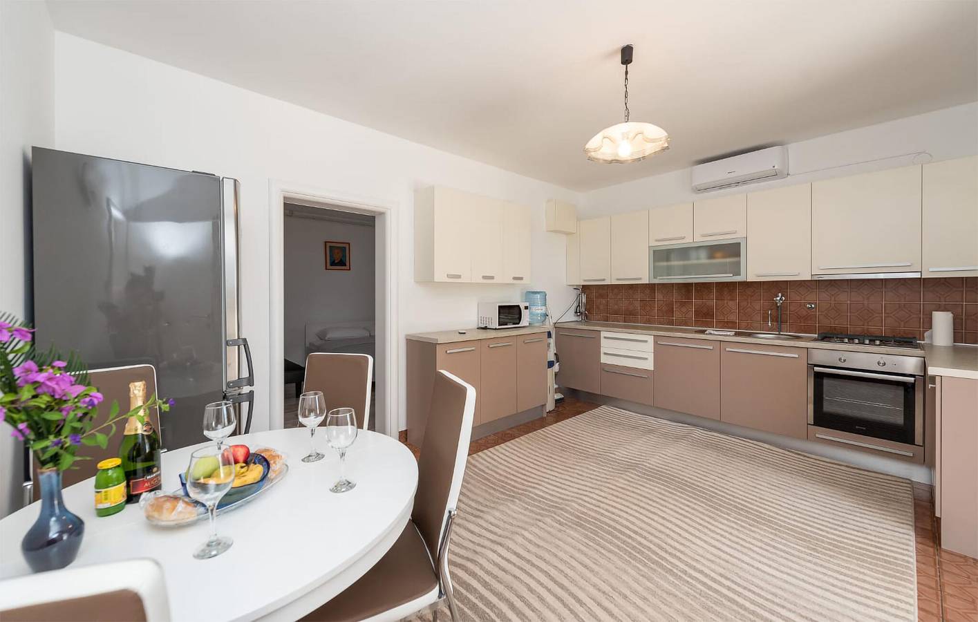 Appartamento intero, Rifugio sul mare: appartamento moderno con terrazza e barbecue in Novaglia, Pag