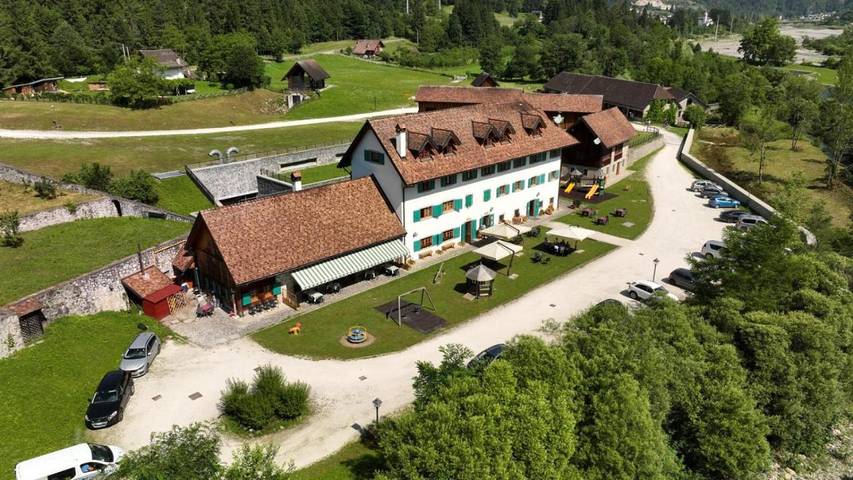 Hôtel pour 4 personnes, avec vue ainsi que piscine et jardin, animaux acceptés à Ovaro - 3
