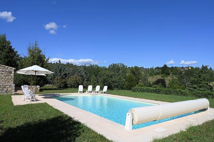 Maison de vacances pour 8 personnes, avec terrasse et jardin dans Largentière