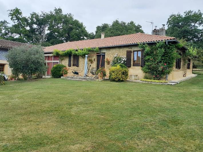 Maison de vacances pour 6 personnes, avec terrasse ainsi que jardin et piscine