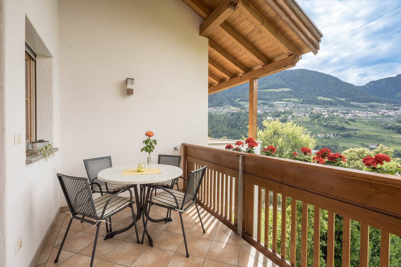Ganze Wohnung, Gemütliche Ferienwohnung "Tischlerhof - Typ B mit Balkon" mit Wlan in Dorf Tirol, Passeiertal