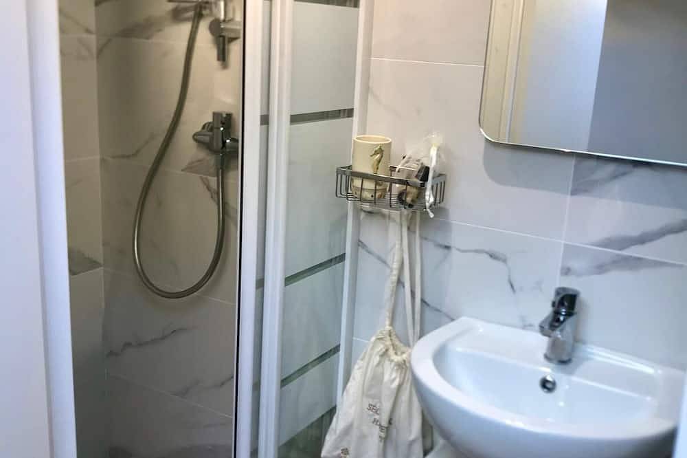 Entire apartment, Perfect 1-bedroom apt with Ac in enchanting Roquebrune few meters From Monaco in Roquebrune-Cap-Martin, Nice region