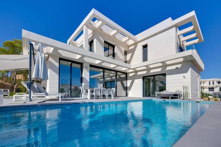 Chalet para 8 personas, con Balcón además de Terraza y Piscina en San Miguel de Salinas