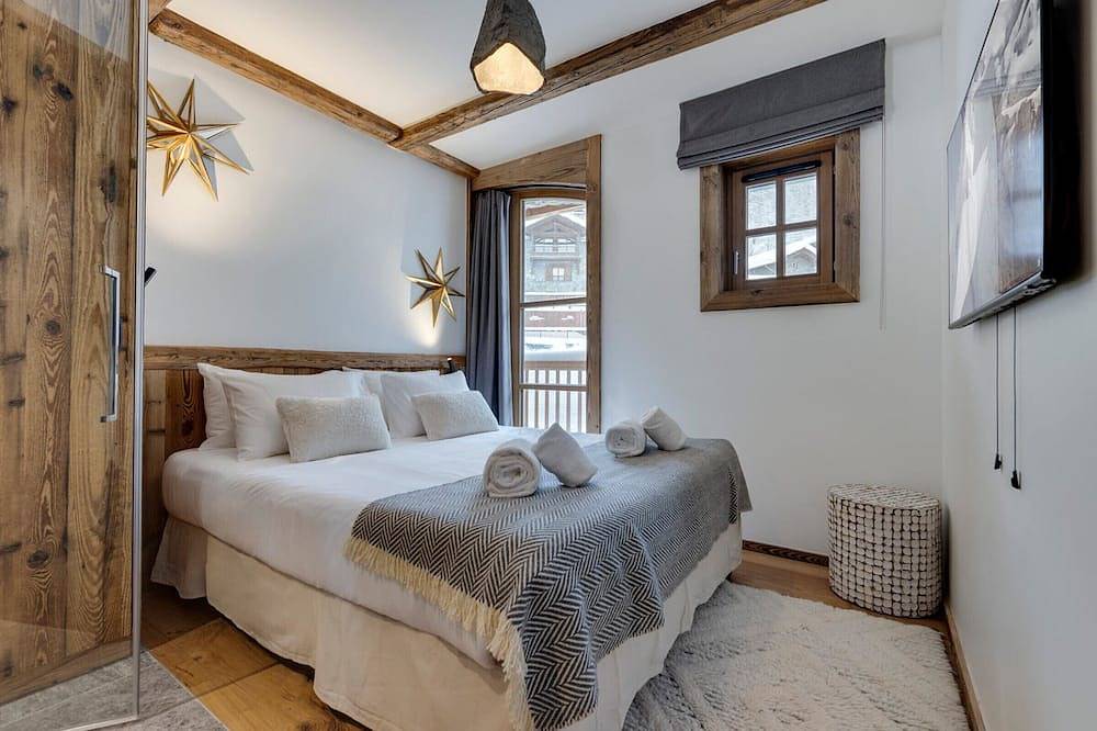 Entire apartment, Garden Apartment Near Fornet Slopes - Cozy, Modern, Ski Storage, Parking in Val-d'Isère, Ruitor Massif